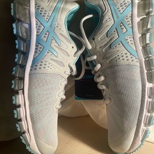 ASICS GEL-QUANTUM 180 TR BRAND NEE WITH TAGS. Woman’s sz 7